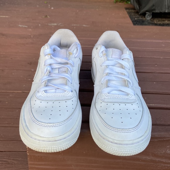 Nike Air Force 1 Low Size 5.5Y Triple White Kid’s Sneakers - Picture 4 of 13